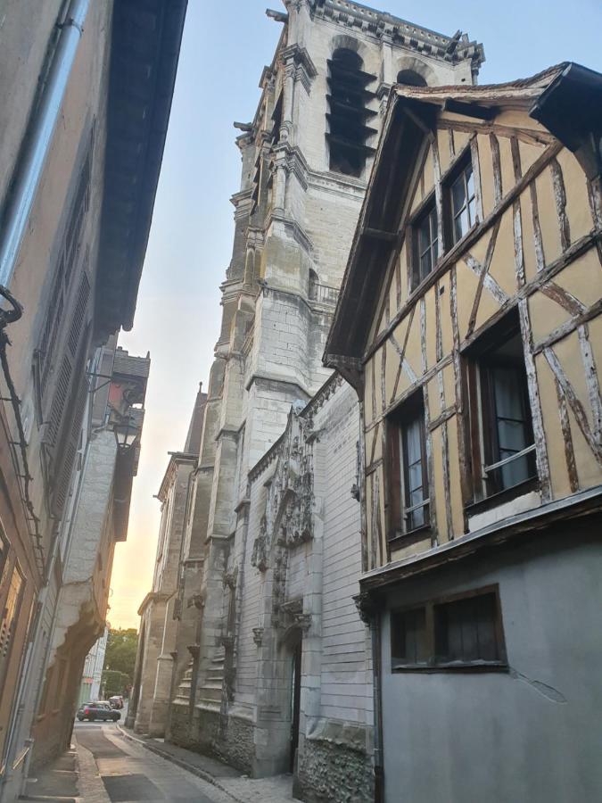 Le Logis Du Clocher Troyes Esterno foto