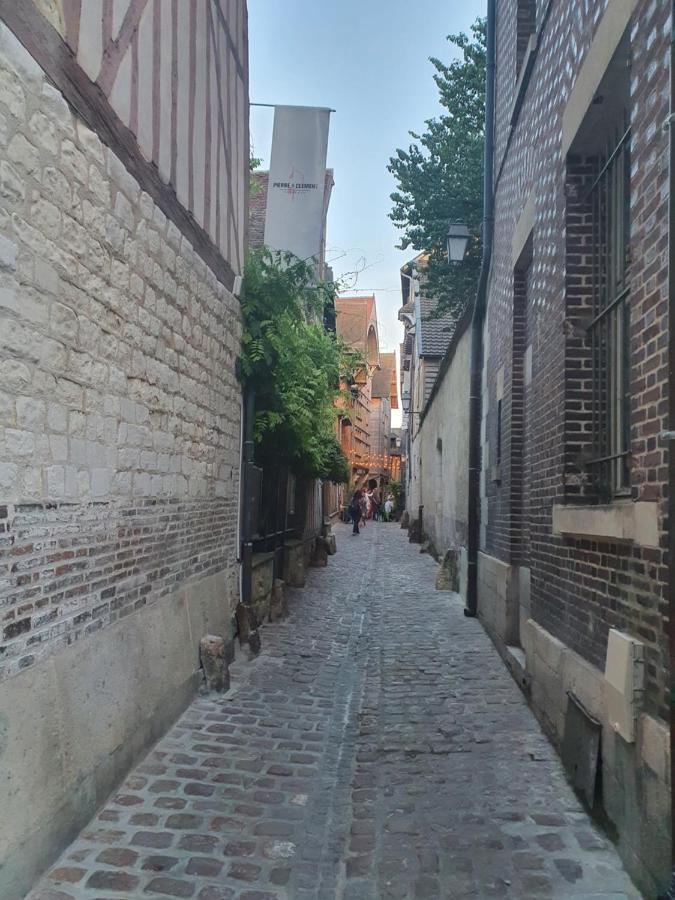 Le Logis Du Clocher Troyes Esterno foto