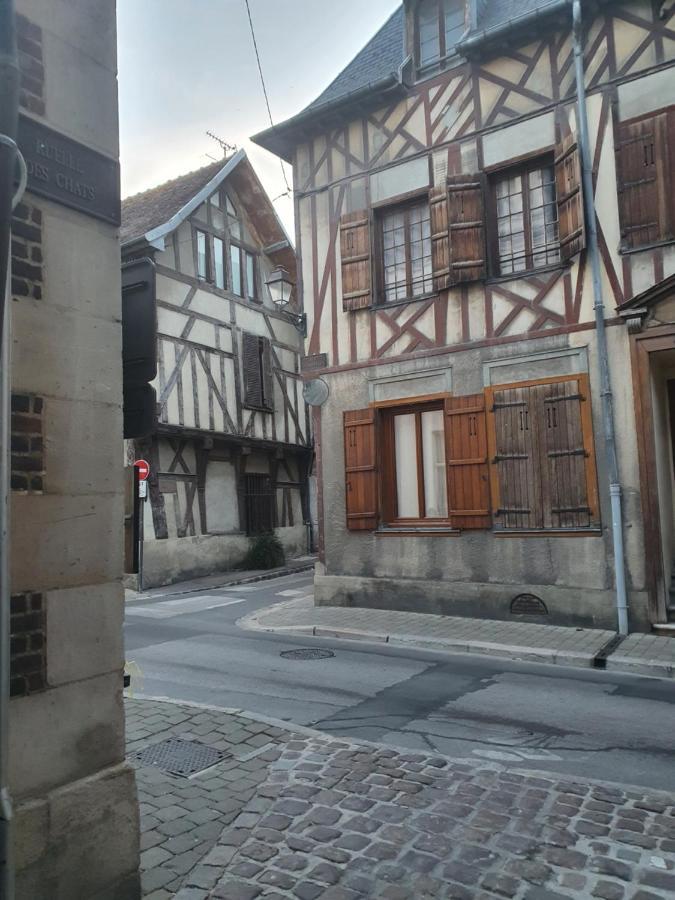 Le Logis Du Clocher Troyes Esterno foto