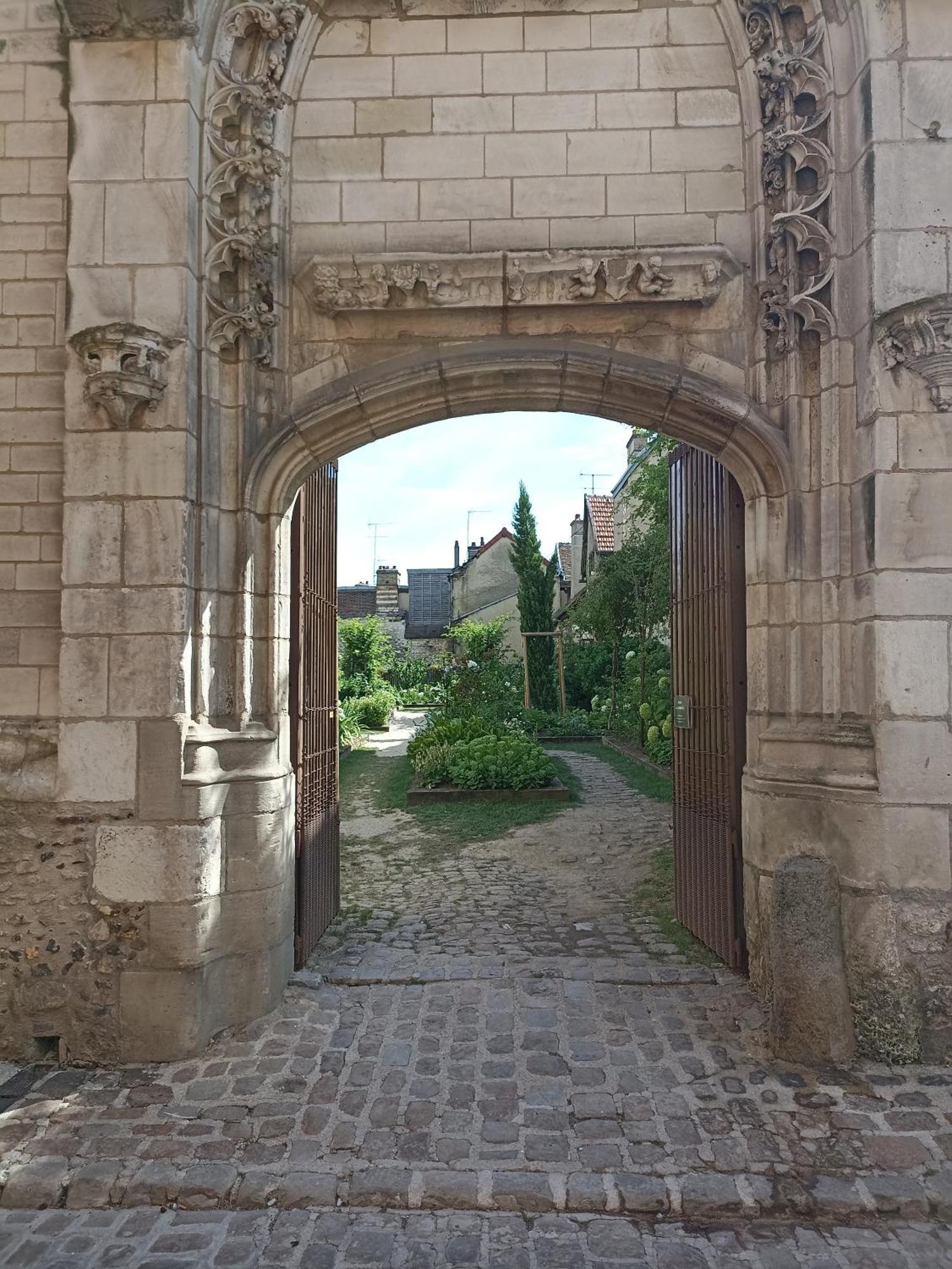 Le Logis Du Clocher Troyes Camera foto
