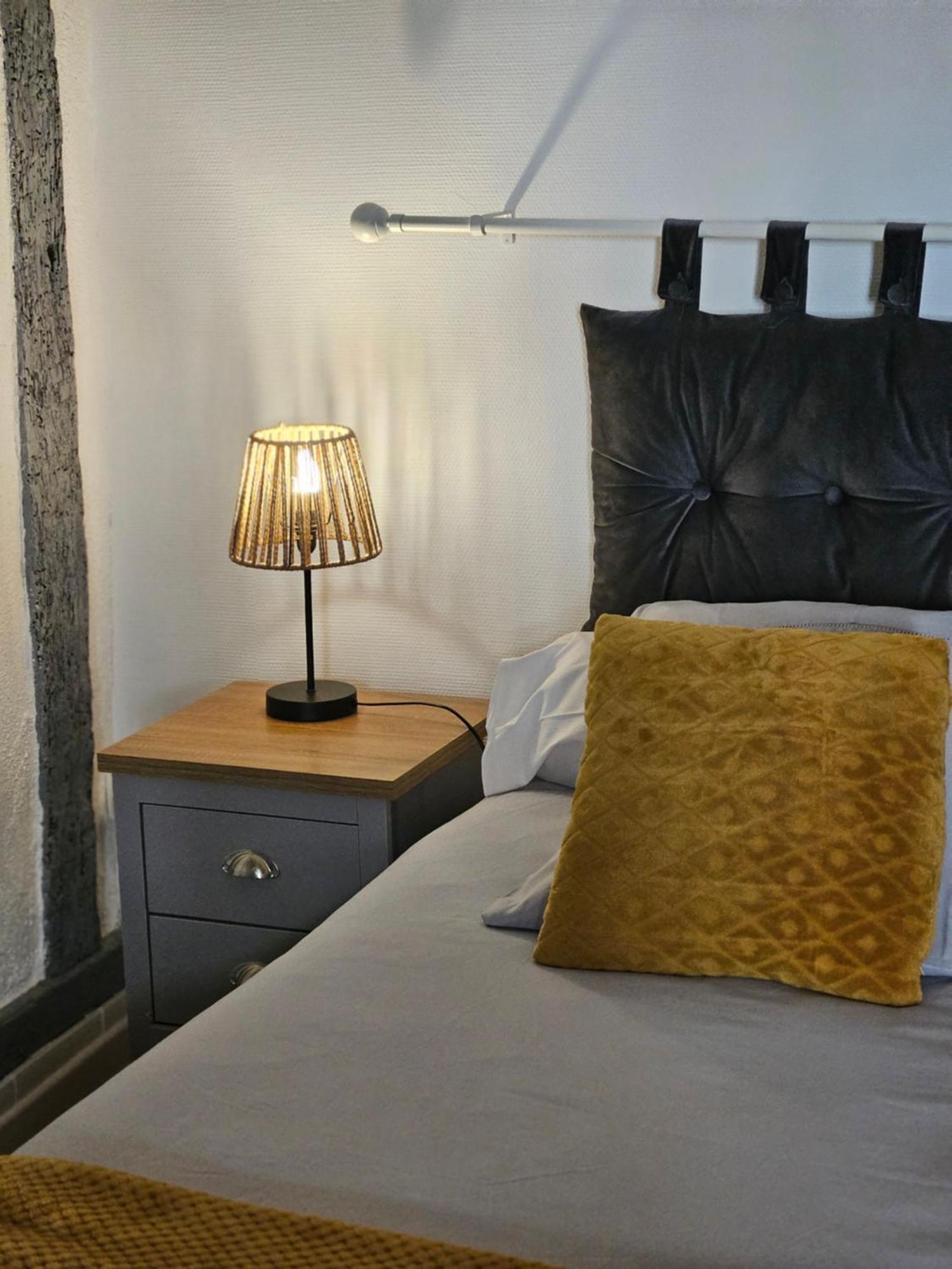 Le Logis Du Clocher Troyes Esterno foto
